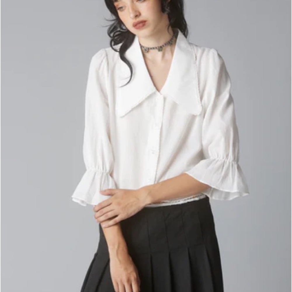 UNIF White Lace Brontë Top